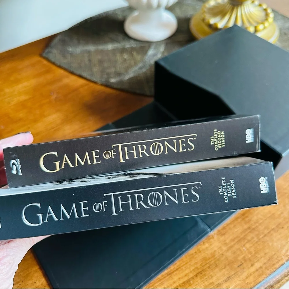 💚 GAME OF THRONES THE COMPLETE FIRST & SECOND SEASON  🎥 🍿 10 DISCS 📀📀📀 - Picture 6 of 6